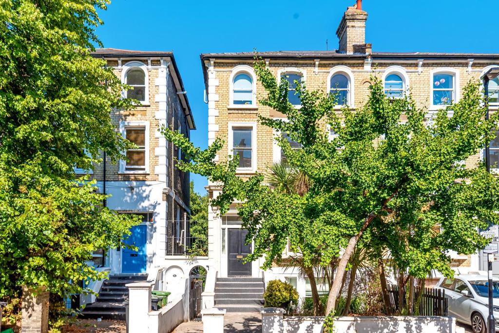 Wray Crescent, Stroud Green 2 bed flat £575,000
