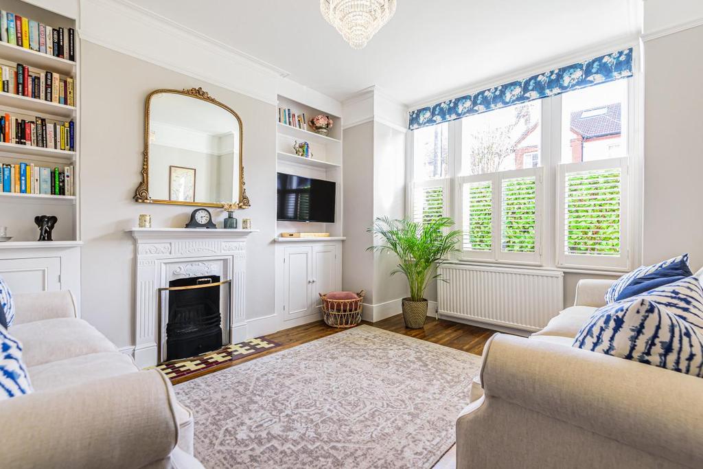 Quinton Street, Earlsfield 2 bed flat £700,000