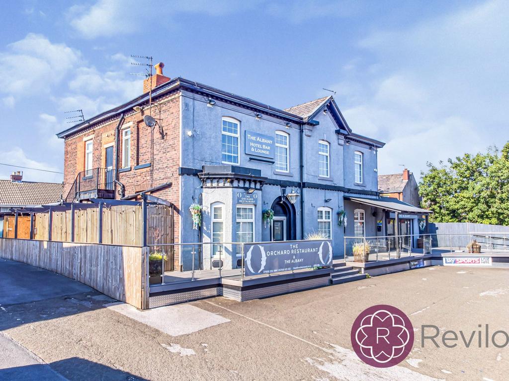 Rochdale Road East, Heywood, OL10 6 bed property for sale £500,000