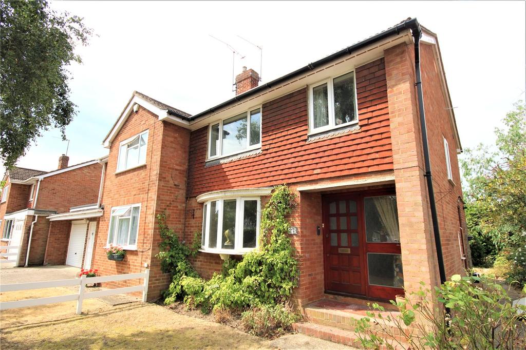 Nightingale Road, Woodley, Reading... 3 bed semidetached house £