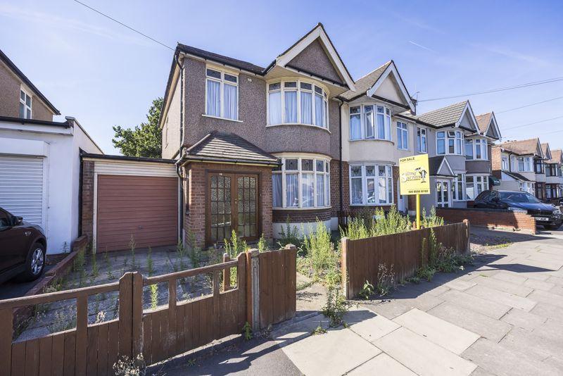 Dawlish Drive, Ilford 3 bed end of terrace house for sale £575,000