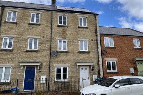4 bedroom terraced house to rent, Knights Maltings, Frome