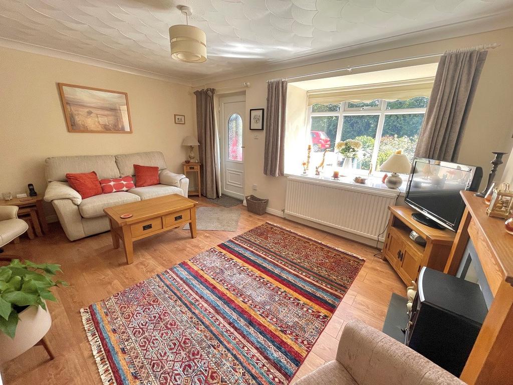 Bull Cop, Formby, Liverpool, L37 3 bed semidetached house £225,000