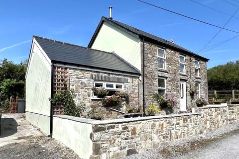 3 bedroom property with land for sale - Heol Dinefwr, Foelgastell, Llanelli