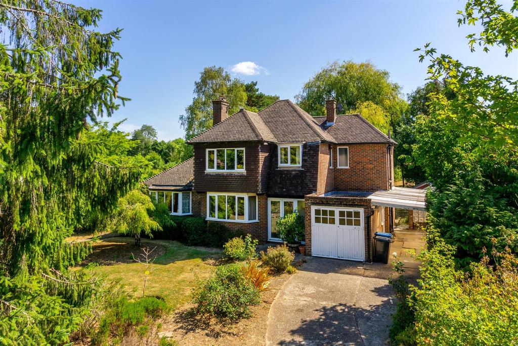 Mid Street, South Nutfield, Redhill 4 bed detached house for sale £