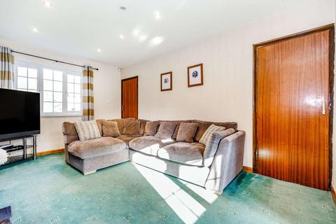 2 Broomfield, Birstwith, Harrogate, HG3 3AF