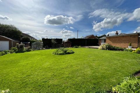 3 bedroom detached bungalow for sale - Chessington Drive, Wakefield