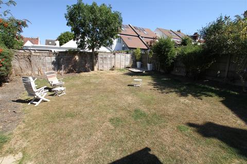 2 bedroom detached bungalow to rent - Leighton Avenue, Leigh-On-Sea