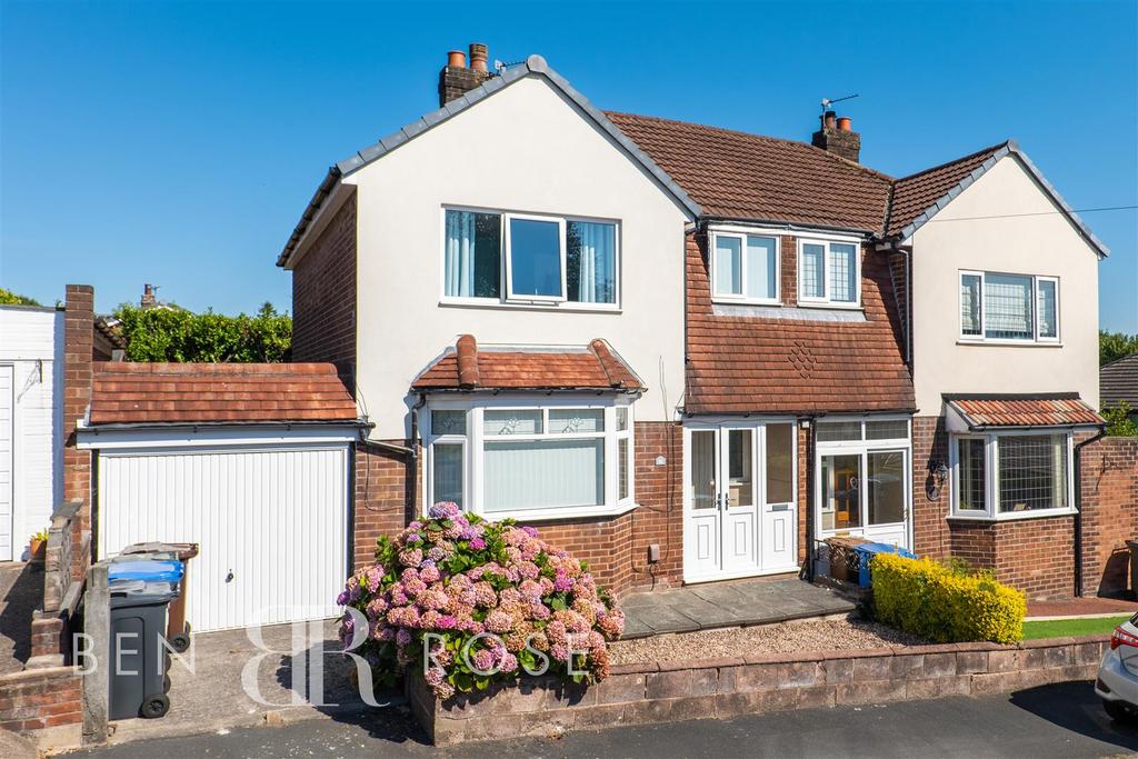 Bankside, ClaytonLeWoods, Chorley 3 bed semidetached house £209,995