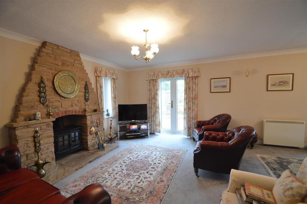 4 Manor Meadow, Cardington, Church Stretton SY6 7JZ 4 bed detached house for sale £475,000