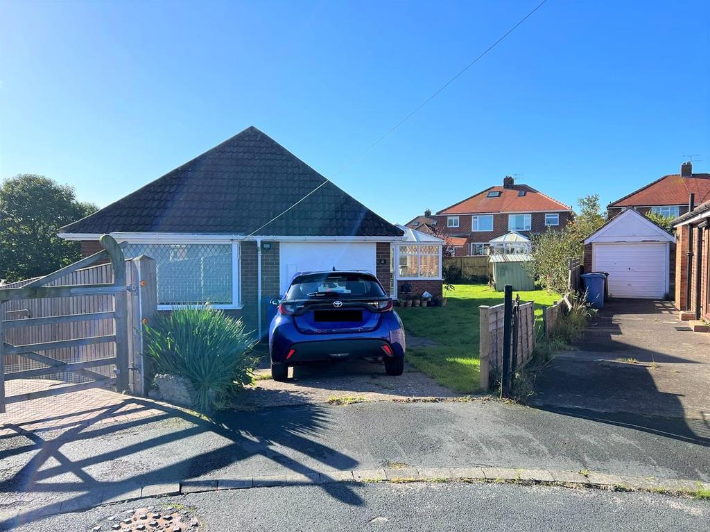 The Oval, Scarborough 3 bed detached bungalow for sale £368,000