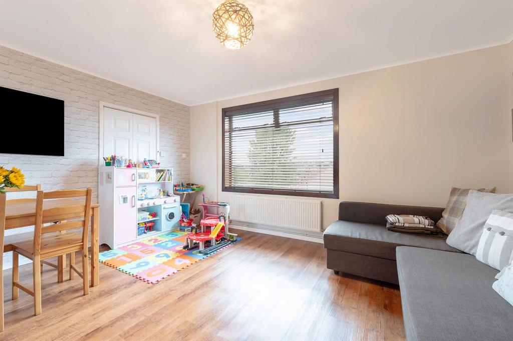 19 Whitelaw Road, Dunfermline, KY11 4RW 3 bed terraced house £135,000