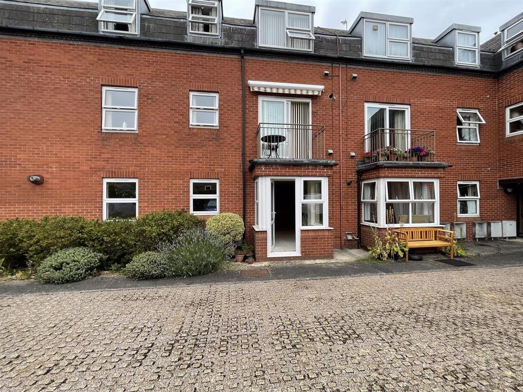 Hewlett Road, Cheltenham 2 bed retirement property for sale £97,500