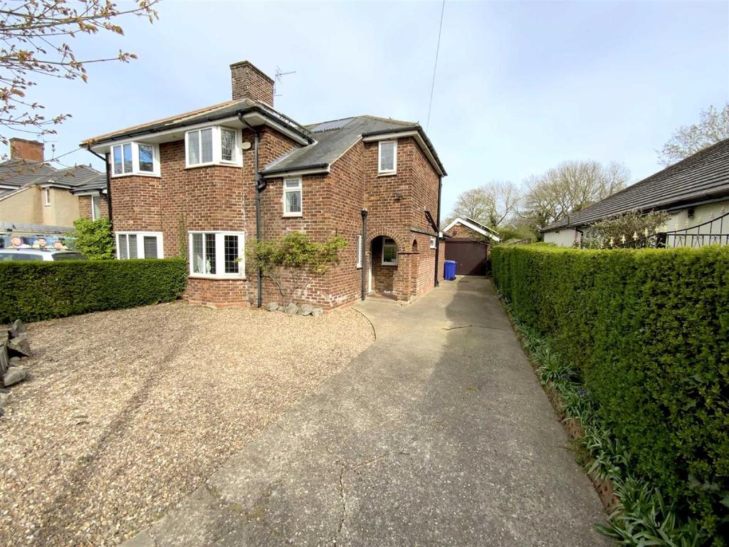 Fords Avenue, Healing 3 bed semidetached house £252,000