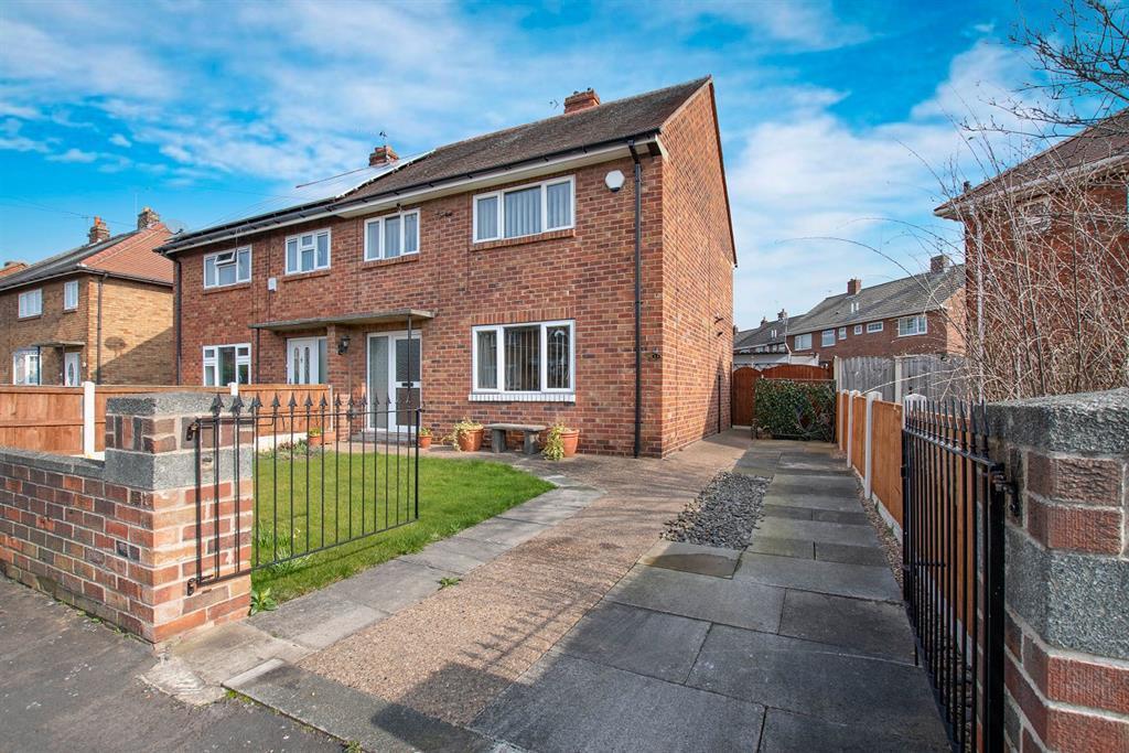 Grasmere Road, Carcroft, Doncaster, DN6 8QQ 3 bed semidetached house