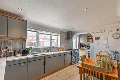 13 Grasmere Road, Carcroft, Doncaster, DN6 8QQ