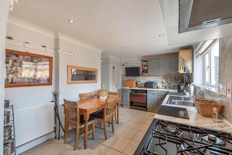 13 Grasmere Road, Carcroft, Doncaster, DN6 8QQ