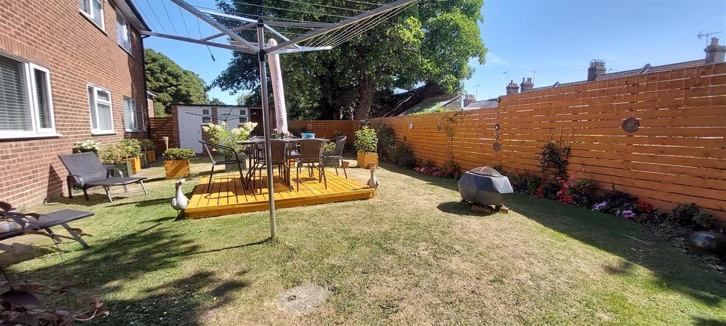 Sundew Grove Ramsgate 2 Bed Flat 995 Pcm 230 Pw 