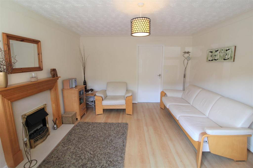 Fairmount Road, Wrexham 3 bed semidetached house £850 pcm (£196 pw)