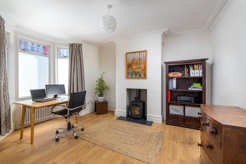 30 Mendip Road, Bristol, BS3 4NY