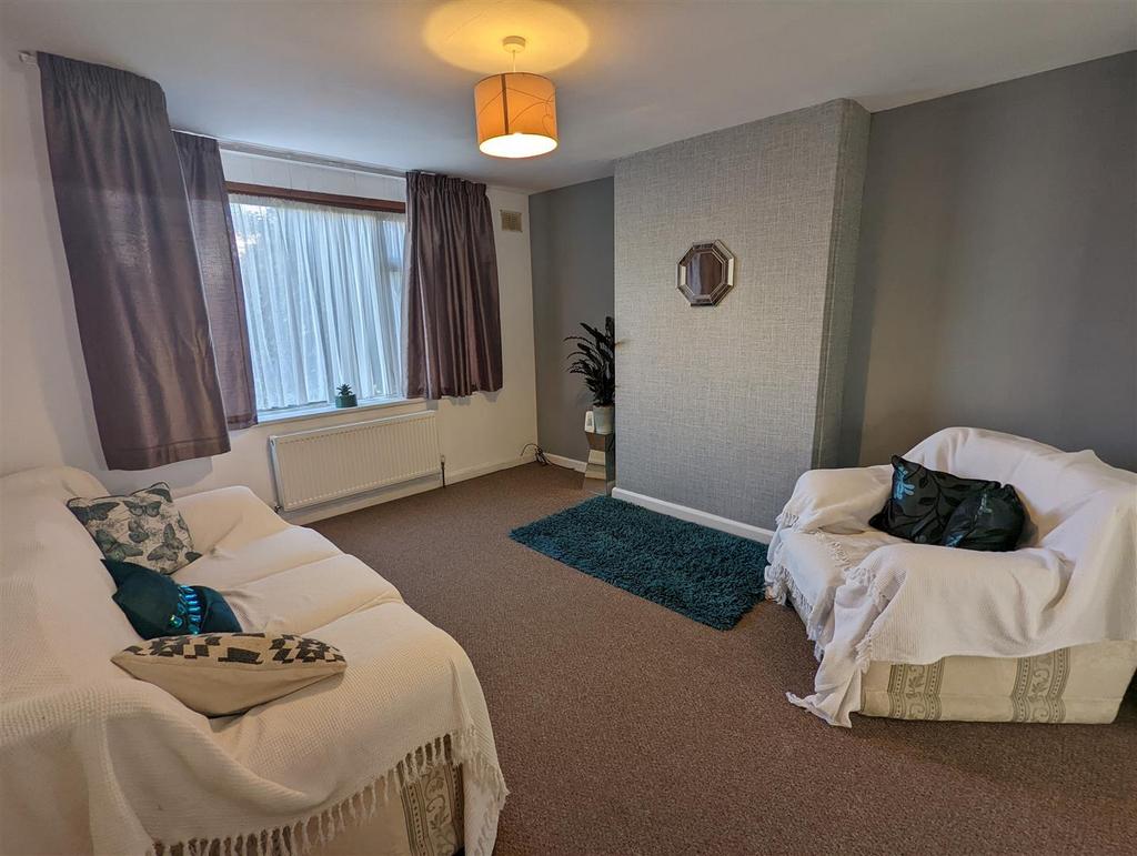 Yarningale Road, Coventry 3 bed semidetached house for sale £235,000