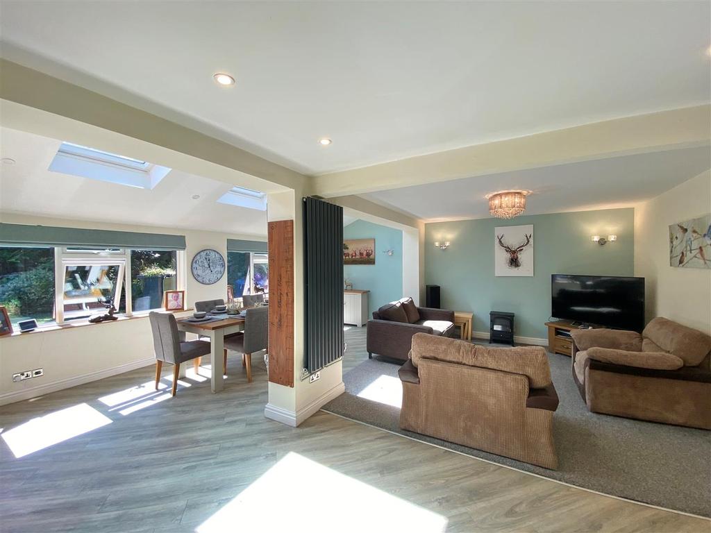 New Mills Road, Birch Vale, High Peak 5 bed detached house £575,000