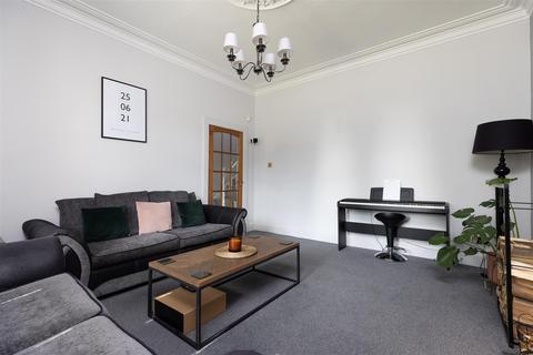 41d Mains Loan, Dundee, DD4 7AF