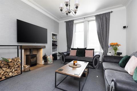 41d Mains Loan, Dundee, DD4 7AF