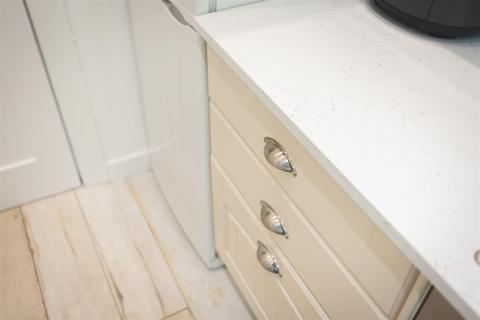 41d Mains Loan, Dundee, DD4 7AF