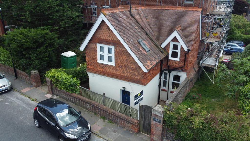 Selwyn Road, Eastbourne 2 bed house £295,000