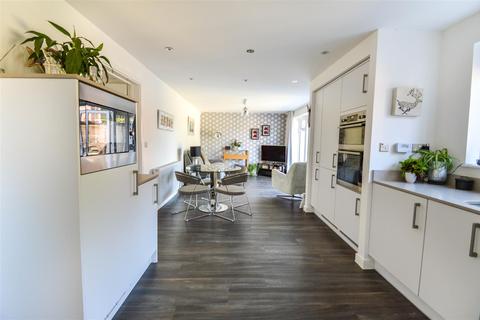 14 Cape Drive, Anlaby, Hull, HU10 7FP