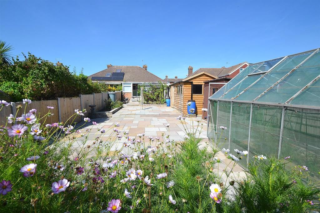 Battle Crescent, Hailsham 2 bed semidetached bungalow £290,000