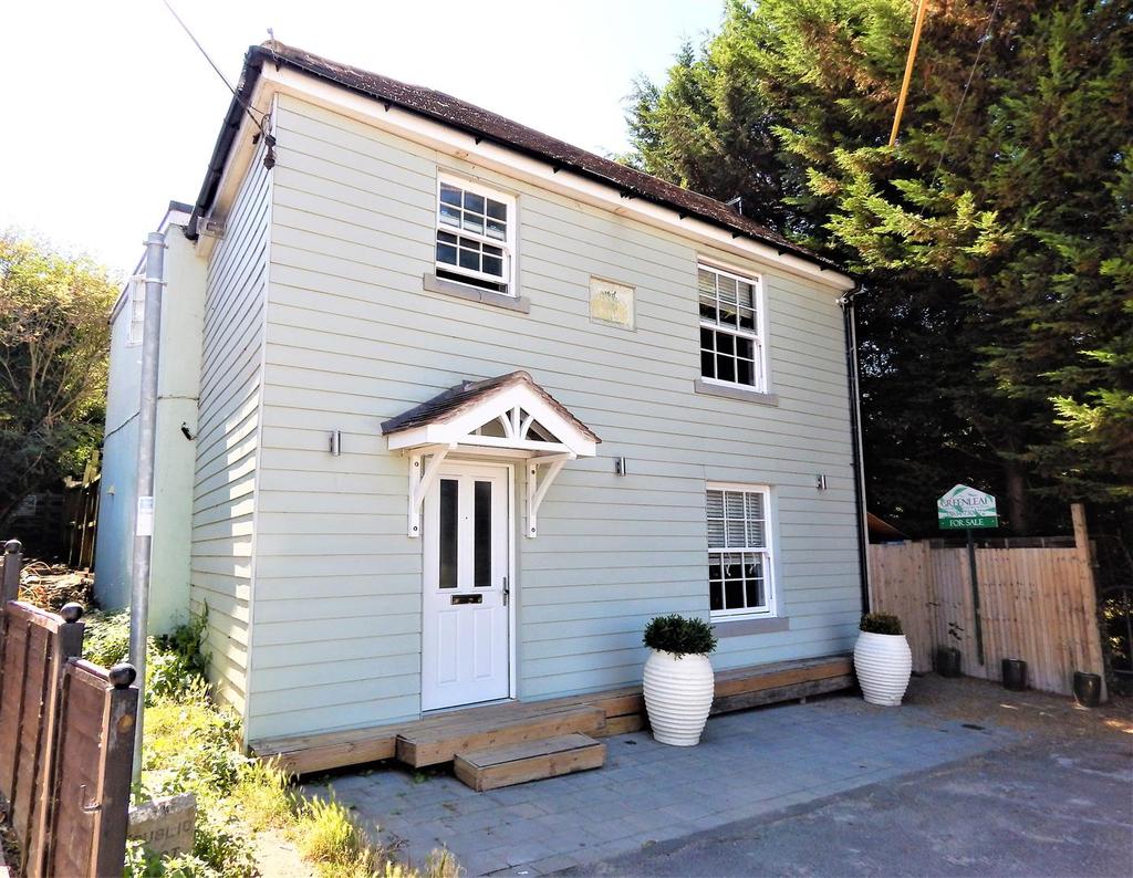 Castle Street, Upnor, Rochester 3 bed detached house £450,000