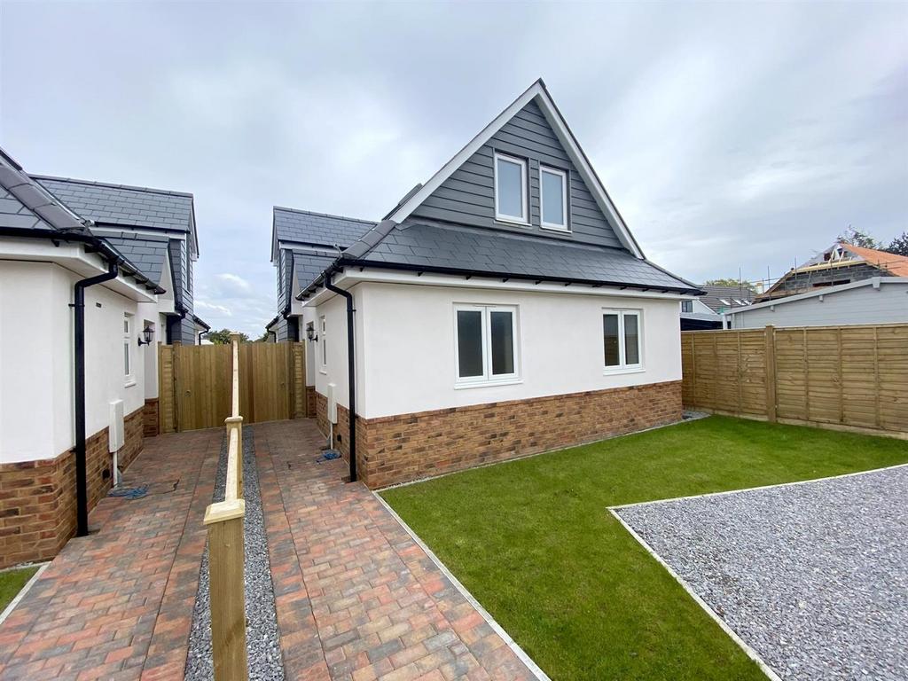 Hayes Lane, Colehill, Wimborne 4 bed detached house for sale £625,000