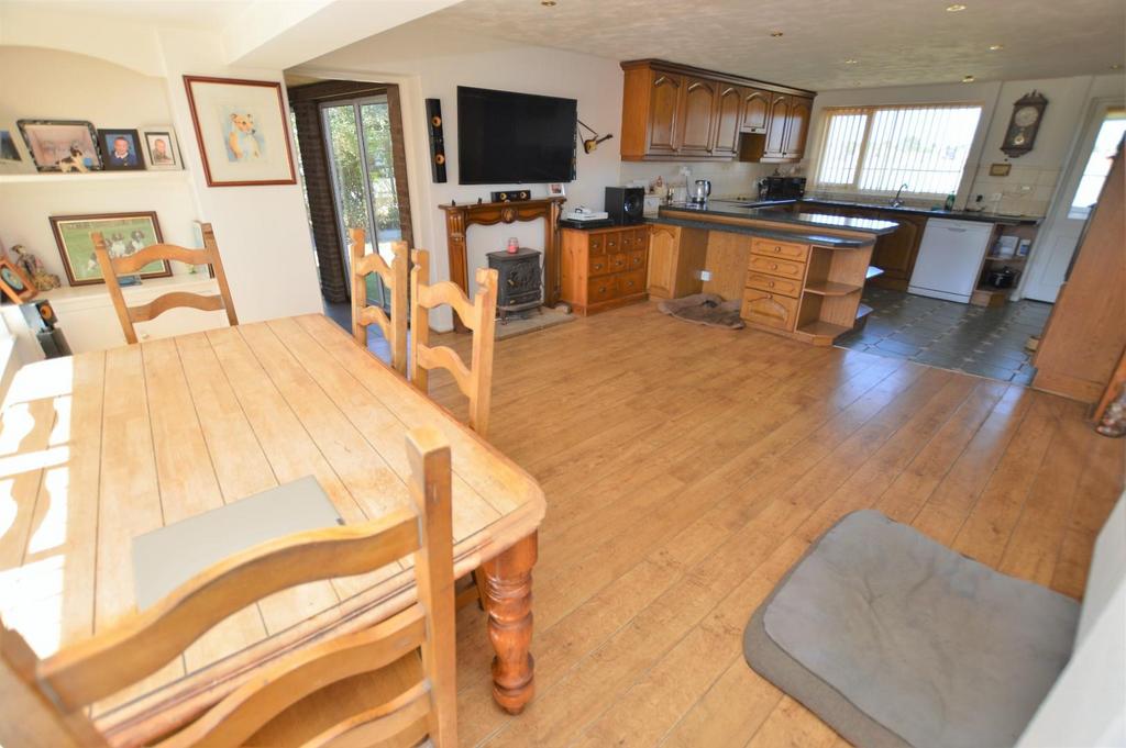 Kitchen-dining room