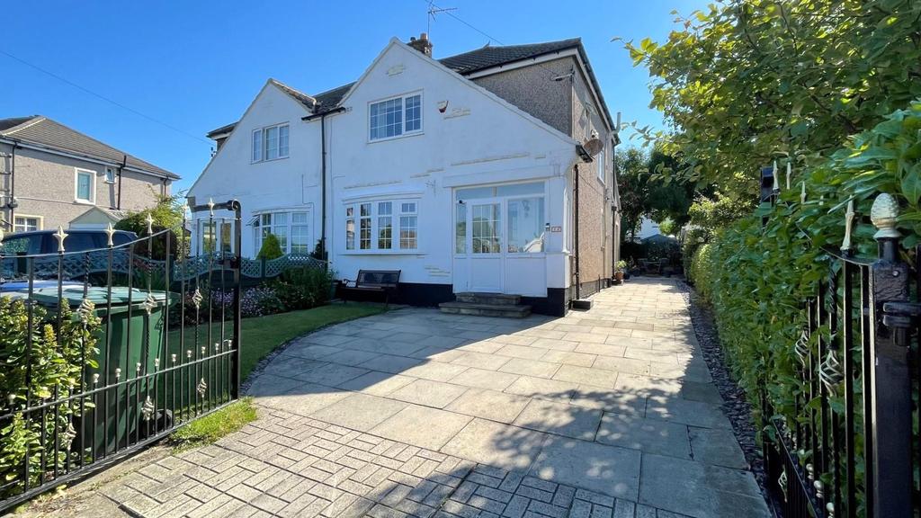 Plumpton End,Wrose, Bradford 3 bed semidetached house £225,000