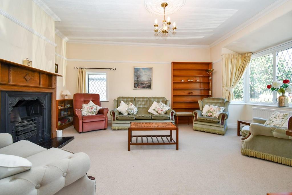 Harrogate Road, Yeadon, Leeds 3 bed detached bungalow £365,000