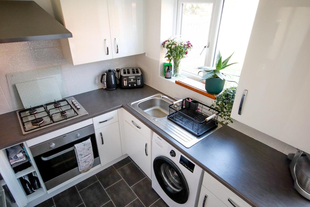 Kitchen/ Dining Room