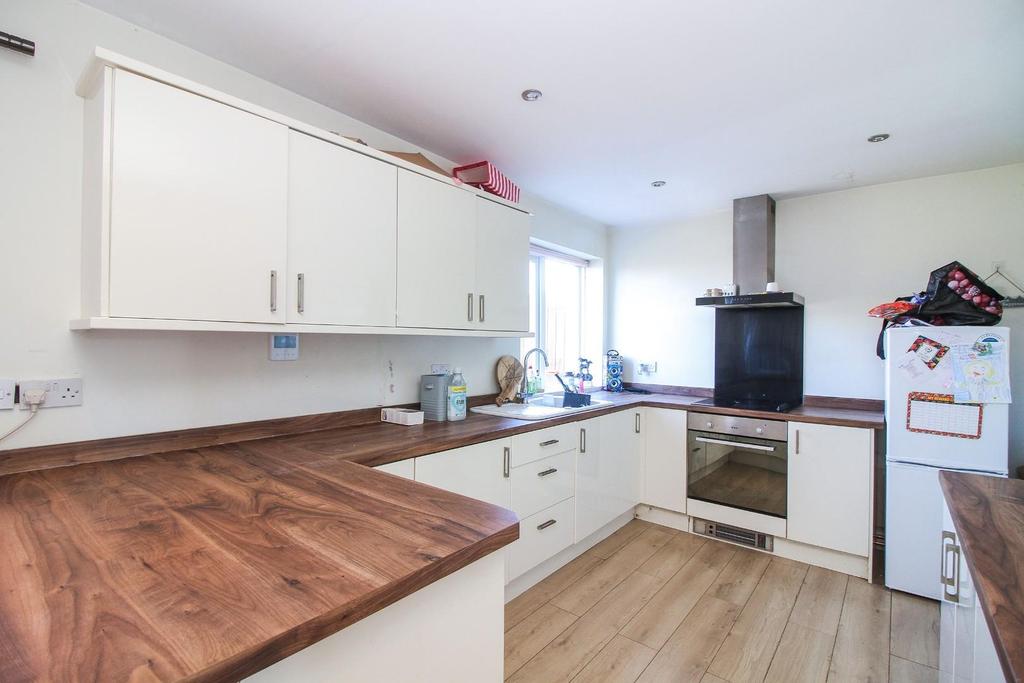 St. Hildas Avenue, Wallsend 3 bed semidetached house for sale £129,950