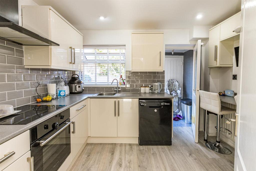 Tarbolton Crescent, Hale 3 bed terraced house £299,950