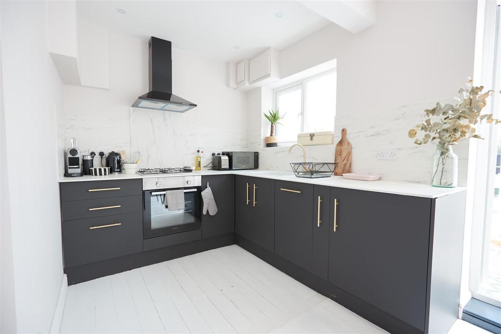 Gorrell Road, Whitstable 3 bed house £1,500 pcm (£346 pw)