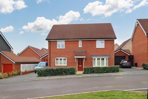 4 bedroom detached house for sale - Townrow Avenue, Braintree