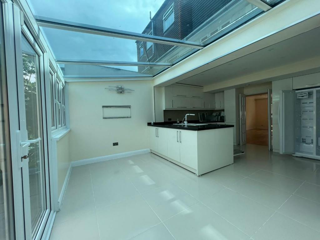 Addison Road, Enfield, EN3 4 bed property £2,300 pcm (£531 pw)