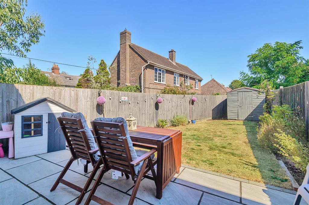 Marlow Drive, Hailsham 3 bed semidetached house £325,000