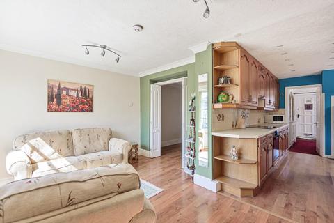 65 Whitethorn Close, York, YO31 9EX