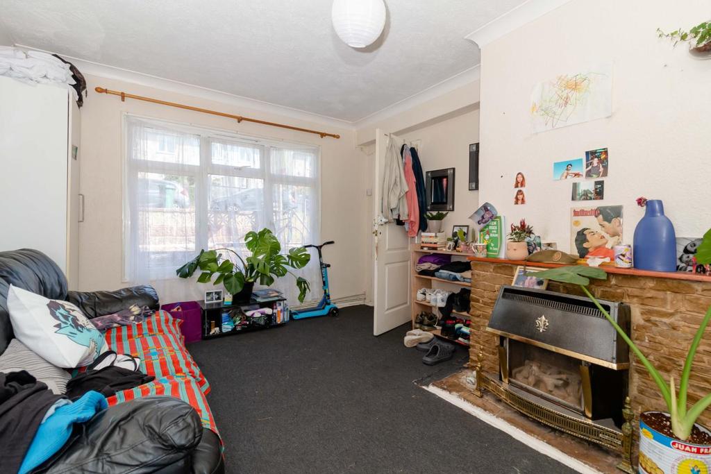 Staplefield Drive, Brighton 4 bed house for sale £350,000