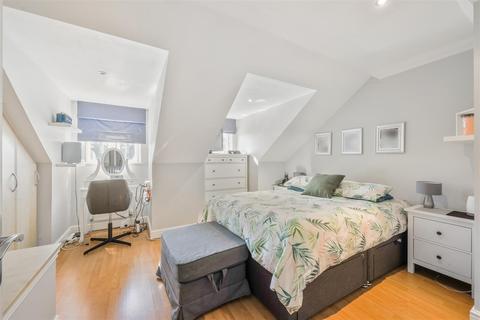 8 Millais Crescent, Epsom, KT19 0HE