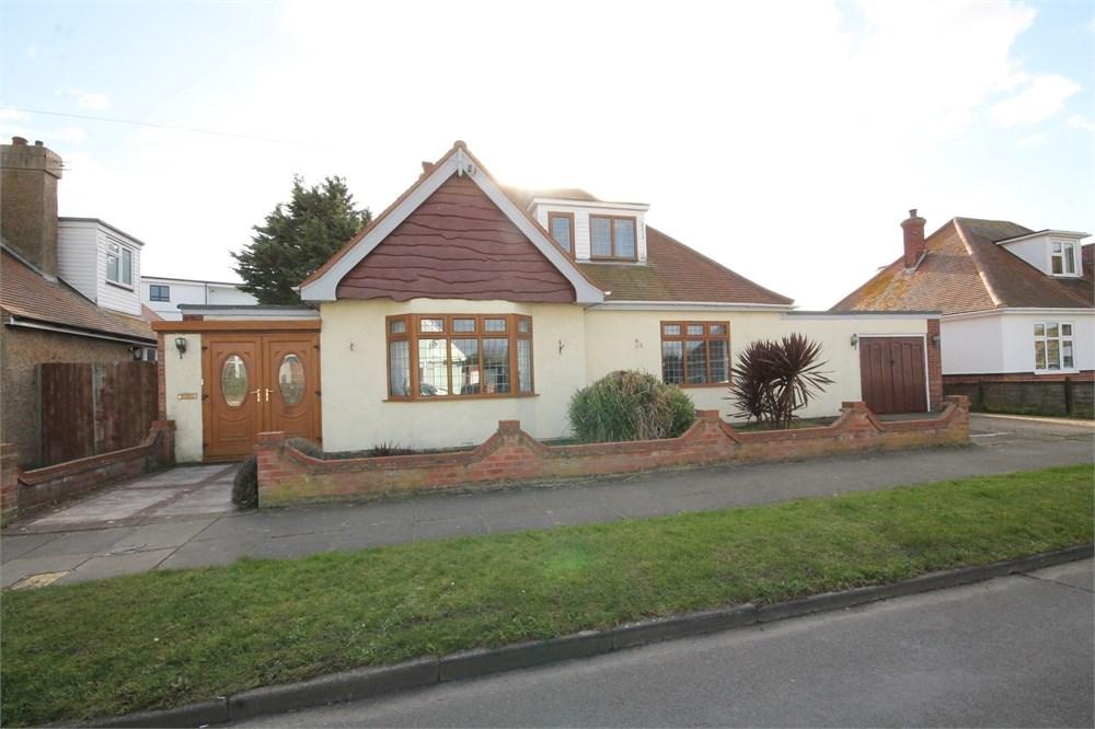 Cliff Road, HollandonSea, CO15 3 bed chalet £475,000