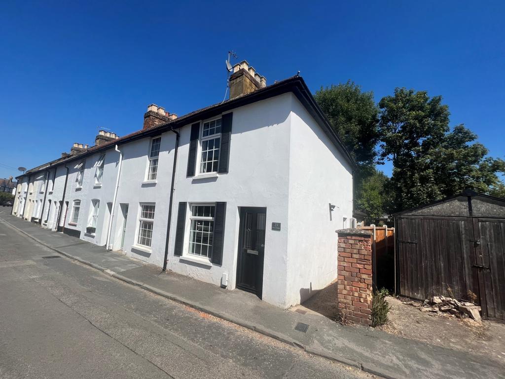 23 Albert Road, Englefield Green, Egham 2 bed end of terrace house £