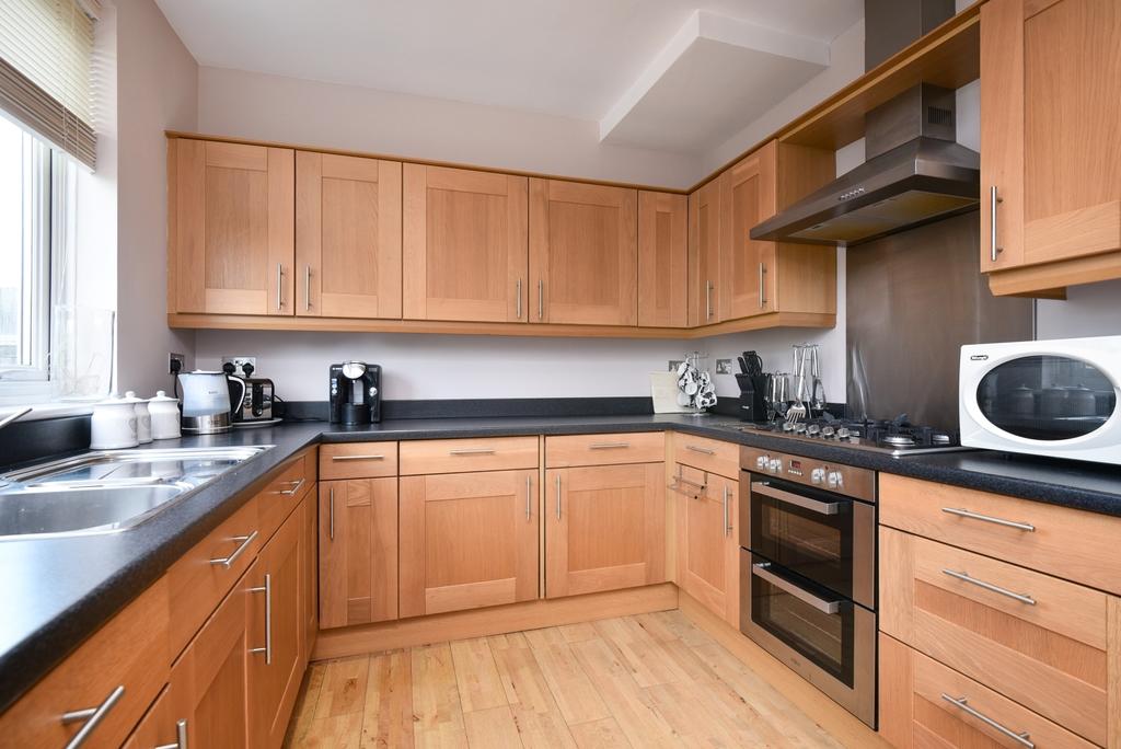 Horncastle Road Lee SE12 3 bed terraced house £2,200 pcm (£508 pw)